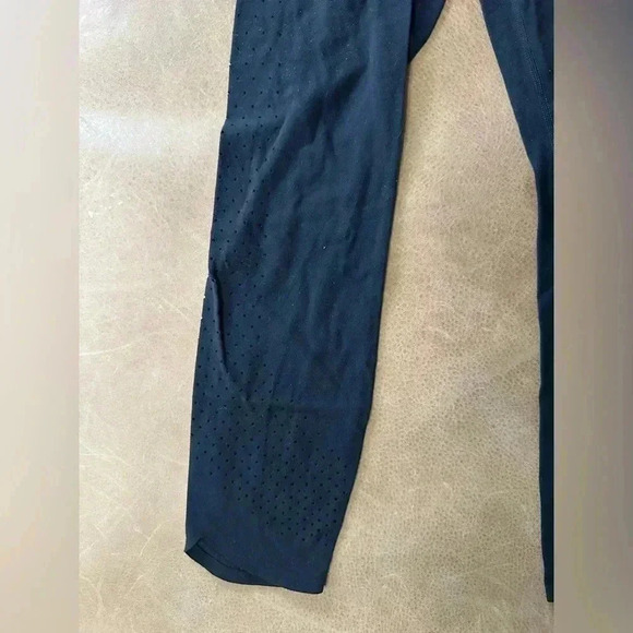 Athleta Black Leggings With Pockets Perforated Bottom Women’s Size Small - Picture 2 of 10